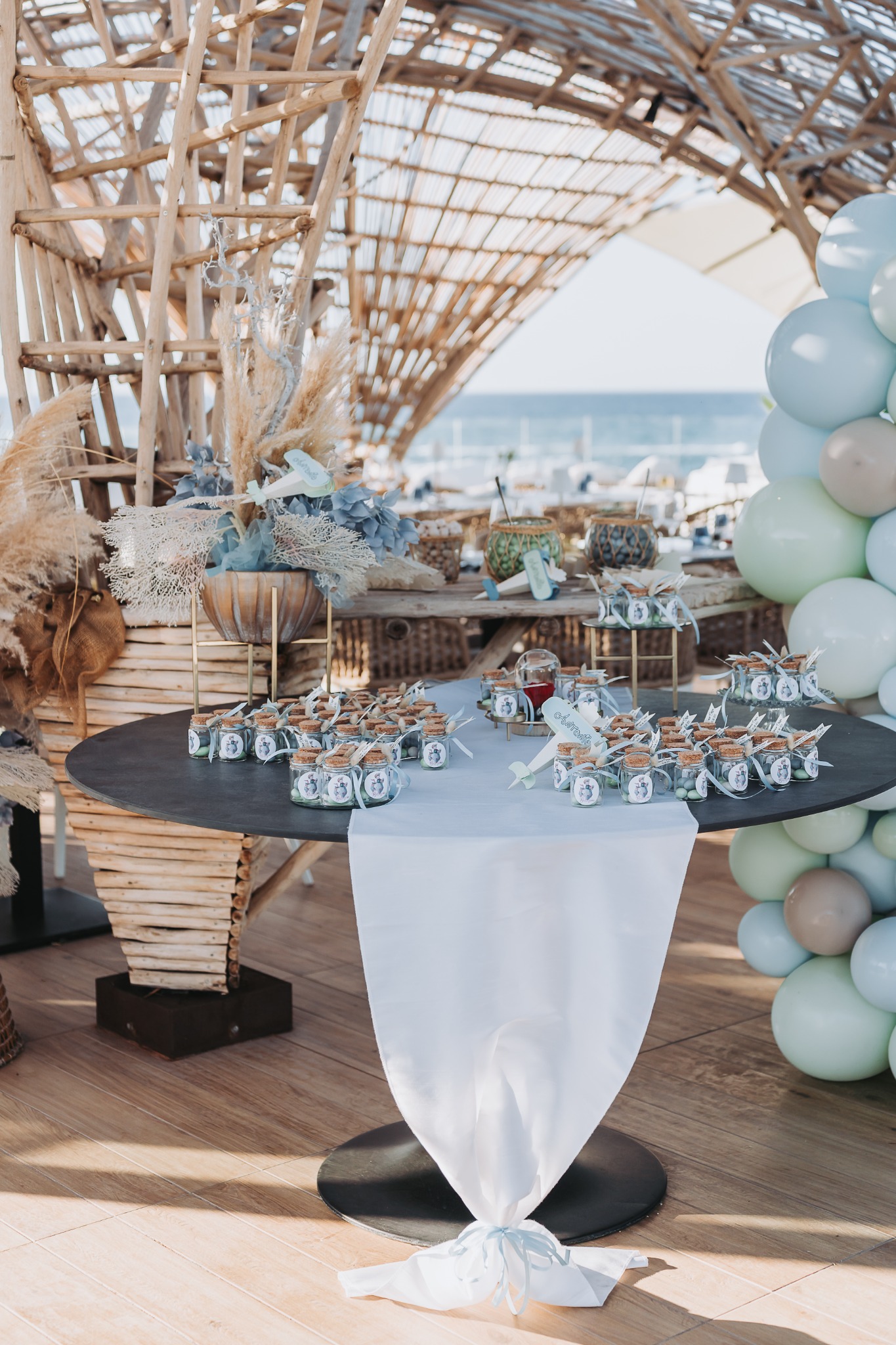 La torta e le decorazioni del ricevimento