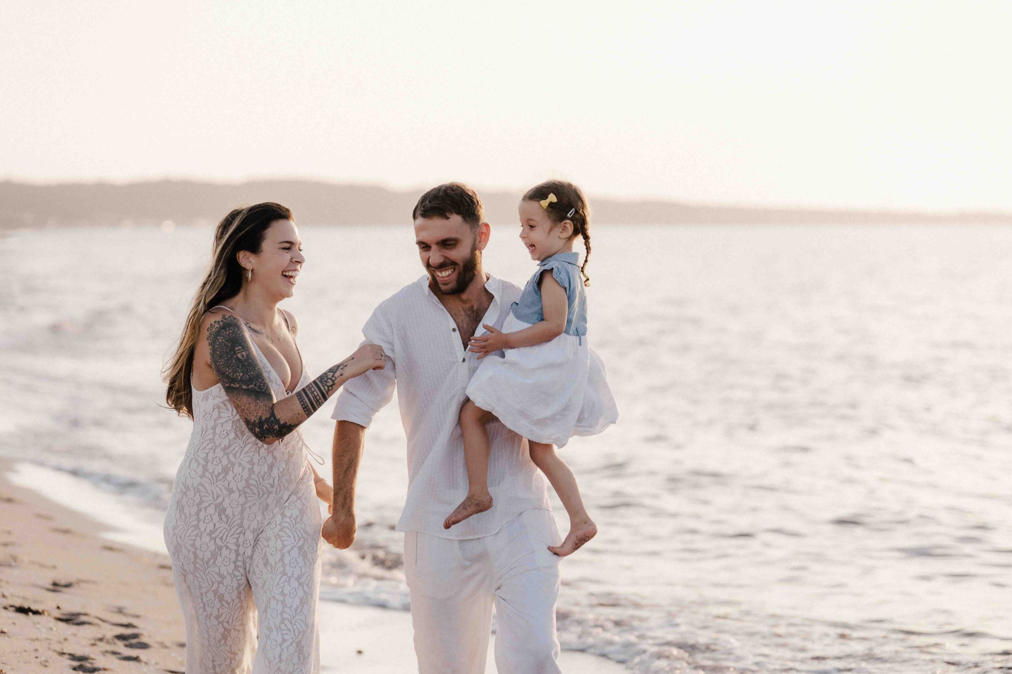 Un momento in famiglia davanti al mare
